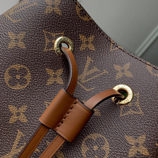 夏日特价💰800 LV原单新色M44887 🌱Gaston-Louis Vuitton 于 1932 年专为承运香槟酒设计的酒袋邂逅当代潮流 商品图7