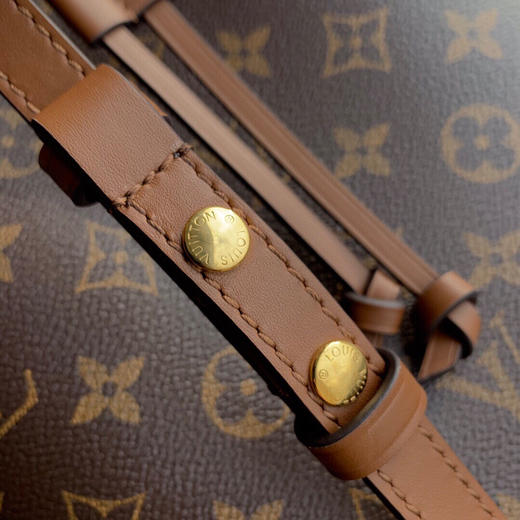 夏日特价💰800 LV原单新色M44887 🌱Gaston-Louis Vuitton 于 1932 年专为承运香槟酒设计的酒袋邂逅当代潮流 商品图6
