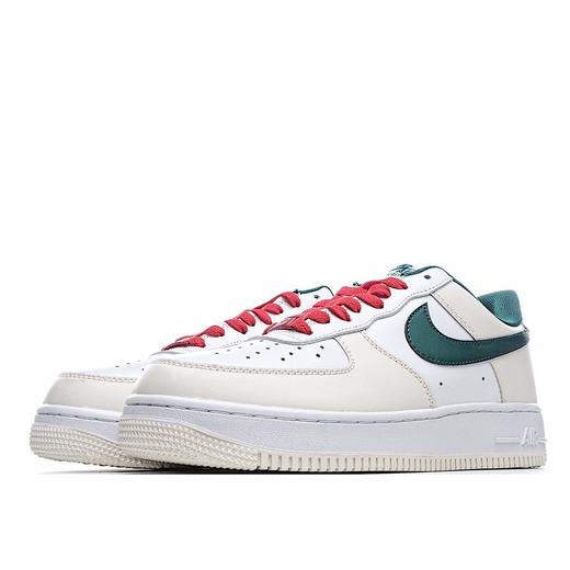✨耐克 Nike Air Force 1 空军一号低帮百搭休闲运动板鞋。柔软、弹性十足的缓震性能和出色的中底设计，横跨复古与现代的外型结合，造就出风靡全球三十多年的Force 1 商品图2