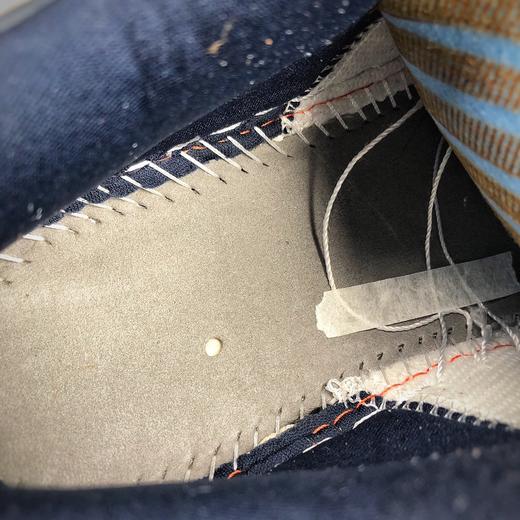 Air Jordan 1 Low“Sweater"鞋款设计配色以1992年巴塞罗那奥运会时迈克尔.乔丹身穿的毛衣套装为灵感设计呈现 Jordan Brand也针对于此在近期专门推出了一款AJ1 ， 商品图4