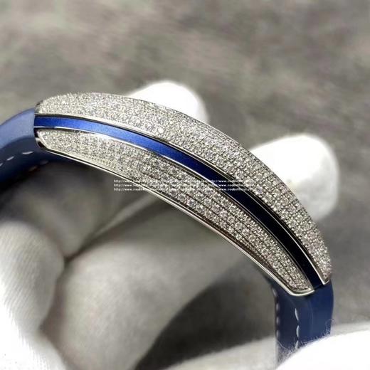 （升级）ZF蔚蓝之作—— 法兰克，法穆兰MEN'S COLLECTION系列V45游艇腕表优雅蓝色魅影 扬帆展航！ 【精彩细节】 1.腕表尺寸45毫米。微弧式枕型表壳优雅贴手，表壳由内外八个配件组合一 商品图3