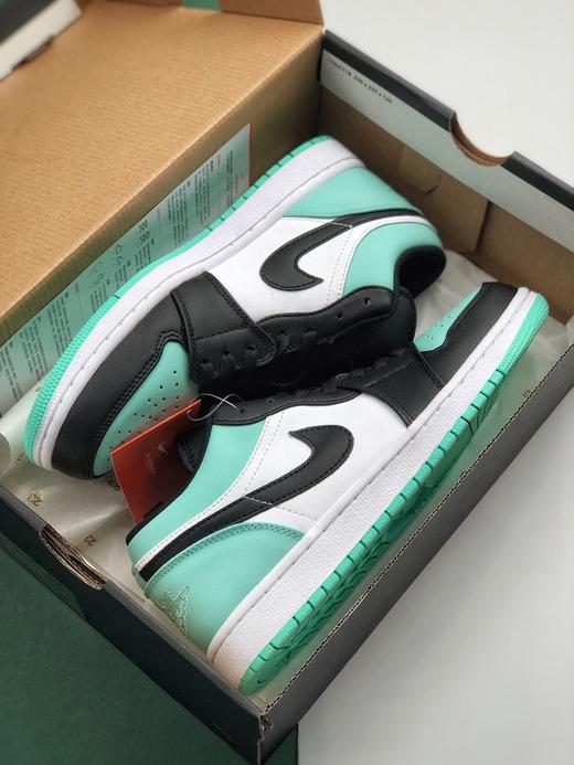 aj1低乔丹一代 低帮 Air Jordan 1 Low Emerald Rise 薄荷绿， 这款低帮也采用了黑脚趾配色，配色极致清爽，让不少球鞋爱好者争相入手 商品图0