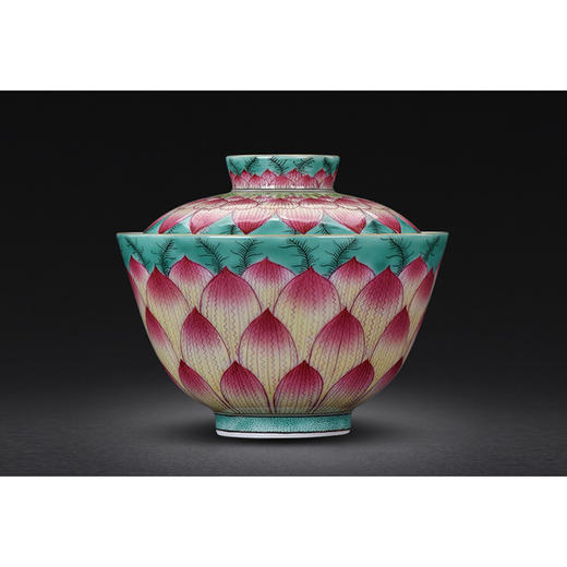 手绘珐琅彩莲花盖碗 商品图0