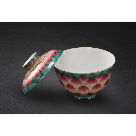 手绘珐琅彩莲花盖碗 商品图2