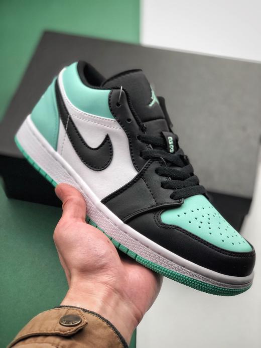 aj1低乔丹一代 低帮 Air Jordan 1 Low Emerald Rise 薄荷绿， 这款低帮也采用了黑脚趾配色，配色极致清爽，让不少球鞋爱好者争相入手 商品图1