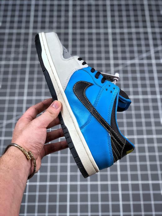 Instant Skateboard x Nike Dunk SB Low 与日本知名滑板店铺携手联名 打造了一双亮眼独特的款式 商品图1