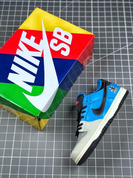 Instant Skateboard x Nike Dunk SB Low 与日本知名滑板店铺携手联名 打造了一双亮眼独特的款式 商品图2
