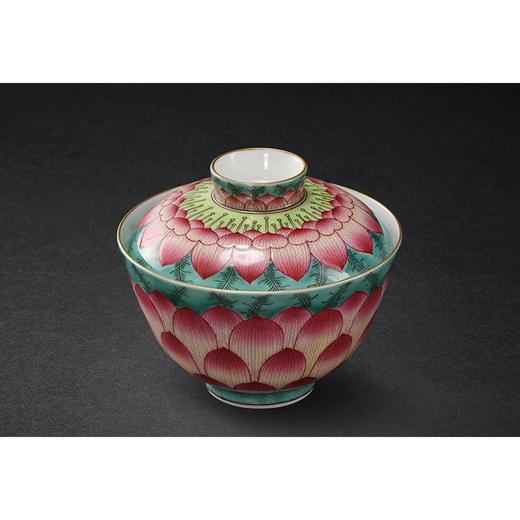 手绘珐琅彩莲花盖碗 商品图1