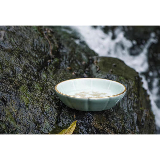 豆青釉描金金瓜蝶 商品图4