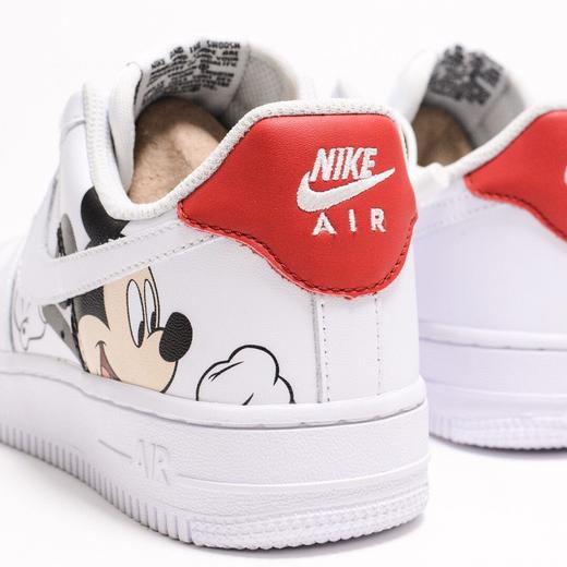 Nike AIR Force 1 Low Mickey Mouse 空军一号米老鼠  鞋款整体的设计颇为简约，白色鞋身的基础上加入类似手绘的米老鼠Logo 商品图7