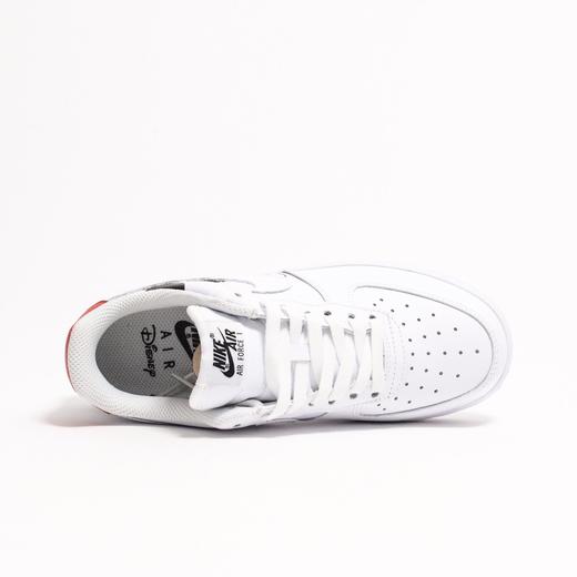 Nike AIR Force 1 Low Mickey Mouse 空军一号米老鼠  鞋款整体的设计颇为简约，白色鞋身的基础上加入类似手绘的米老鼠Logo 商品图4