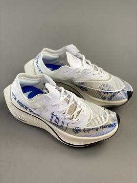 Nike ZoomX Vaporfly Next% 马拉松跑步鞋 AO4568-600 鞋面使用了全新 Vaporweave 科技