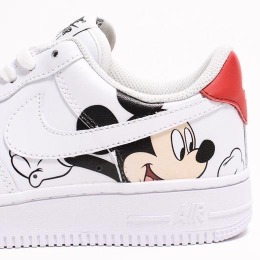 Nike AIR Force 1 Low Mickey Mouse 空军一号米老鼠  鞋款整体的设计颇为简约，白色鞋身的基础上加入类似手绘的米老鼠Logo 商品图6