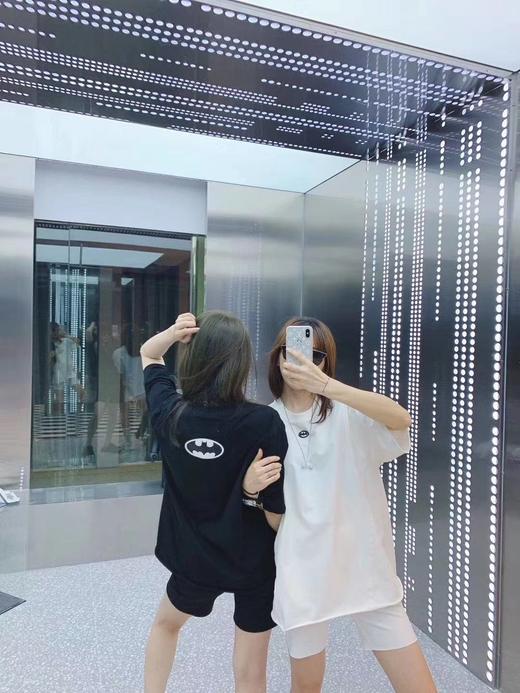 点此购买 SMFK×蝙蝠侠男女款短袖t恤 曾150036 商品图2