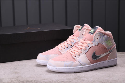 乔丹/Air Jordan AJ1 aj1 乔丹1代 乔1 乔丹1代中帮系列Air Jordan 1 Mid SE AJ1货号：CW6008-600 乔1中帮文化 36-40 商品图1