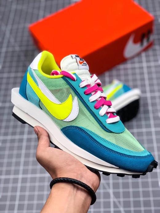 日式解构美学SACAI联名 × NIKE LDV Waffle重叠设计前卫华夫变形休闲慢跑鞋 官方货号：BV0073-301 绿黄粉 sacai在SS19的发布会上展示了自己与Nike全新联名 商品图2