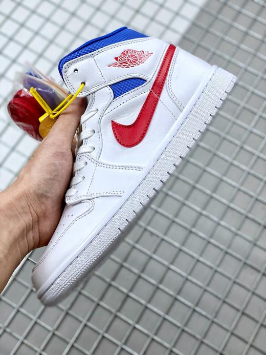 Air Jordan 1 Mid White Blue Red白蓝红 爱国者 致敬美国著名球队爱国者的Air Jordan 1 货号：BQ6472 164 SIZE：36-46 商品图2