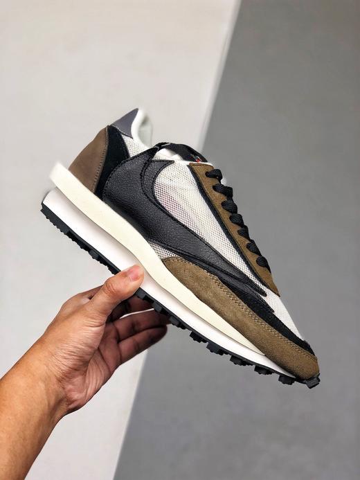 日式解构美学SACAI联名 × NIKE LDV Waffle重叠设计前卫华夫变形休闲慢跑鞋 官方货号：BV0073-301 绿黄粉 sacai在SS19的发布会上展示了自己与Nike全新联名 商品图5