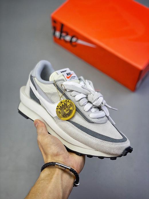 日式解构美学SACAI联名 × NIKE LDV Waffle重叠设计前卫华夫变形休闲慢跑鞋 官方货号：BV0073-301 绿黄粉 sacai在SS19的发布会上展示了自己与Nike全新联名 商品图4