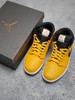 Nike Air Jordan 1 MID“Taxi ”乔丹一代 黄色 黑黄 李小龙 出租车中帮 货号：554724-700 商品缩略图1