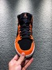 Air Jordan AJ1 Mid “Orange/Black” AJ1中帮小扣碎 新欢黑橙 中帮“小扣碎” 原盒原标 质感表现非常不错  货号：554724-062  尺码：36-46 商品缩略图1
