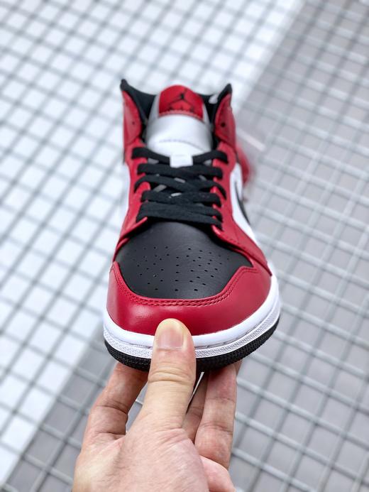 Air Jordan 1 Mid “Chicago Black Toe”小芝加哥黑红脚趾 货号：554724-069 商品图1