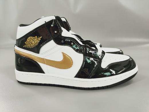 Air Jordan 1 Mid AJ1 乔丹 小黑金脚趾 漆皮 中帮 852542-007 尺码 36-46 商品图0