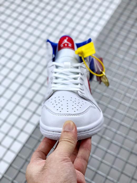 Air Jordan 1 Mid White Blue Red白蓝红 爱国者 致敬美国著名球队爱国者的Air Jordan 1 货号：BQ6472 164 SIZE：36-46 商品图1