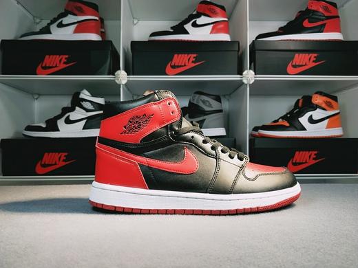 AJ1 黑红禁穿 Air Jordan 1 RETRO HIGH 采用原厂皮料 正确细节 高频飞翼LOGO 原厂STAR线 货号：555088-001  Size：36-46带半码 商品图0