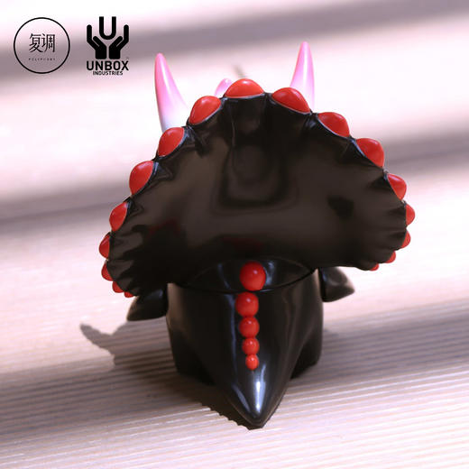 Unbox Tri Dino Solid Black 三角龙 商品图2