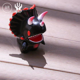Unbox Tri Dino Solid Black 三角龙