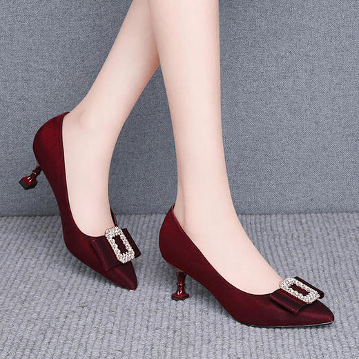SLW-5137新款时尚气质尖头浅口百搭细高跟鞋 商品图0