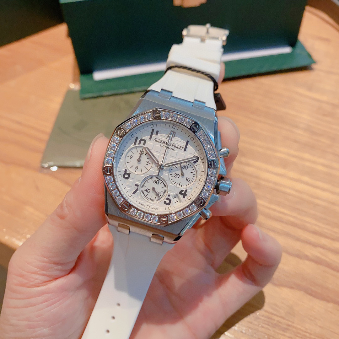 AP爱彼 Audemars Piguet  Lady Tapisserie 全新设计、格纹装饰赋予皇家橡树离岸型系列腕表。316L精钢材质，进口VK石英机芯