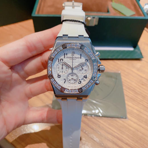 AP爱彼 Audemars Piguet  Lady Tapisserie 全新设计、格纹装饰赋予皇家橡树离岸型系列腕表。316L精钢材质，进口VK石英机芯 商品图2
