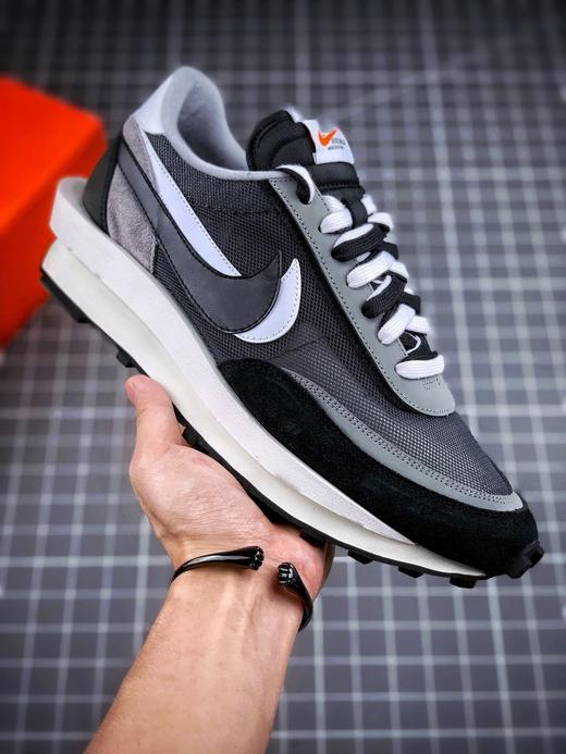日式解构美学SACAI联名 × NIKE LDV Waffle重叠设计前卫华夫变形休闲慢跑鞋 官方货号：BV0073-301 绿黄粉 sacai在SS19的发布会上展示了自己与Nike全新联名 商品图8