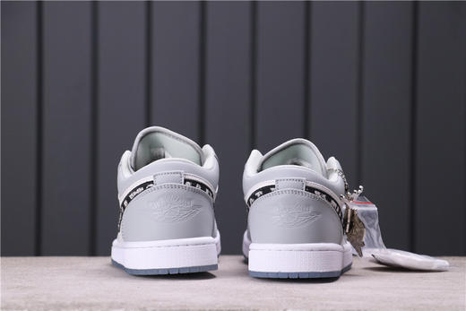乔丹/Air Jordan AJ1 aj1 乔丹1代 乔1 乔丹1代高帮系列Dior x Air Jordan 1 High 货号：CN8607-002 乔1高帮迪奥联名36-45 商品图2
