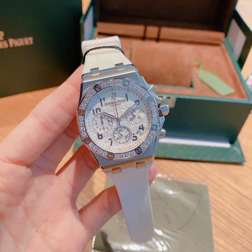 AP爱彼 Audemars Piguet  Lady Tapisserie 全新设计、格纹装饰赋予皇家橡树离岸型系列腕表。316L精钢材质，进口VK石英机芯 商品图1