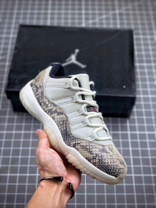 Air Jordan 11 Low SE “Snakeskin” AJ11白蛇 货号：CD6846-002 原厂蛇纹皮料取代以往的漆皮设计，采购原装碳纤  原纸板开发，上脚极致 官方正确蛇纹限定原盒 商品图0