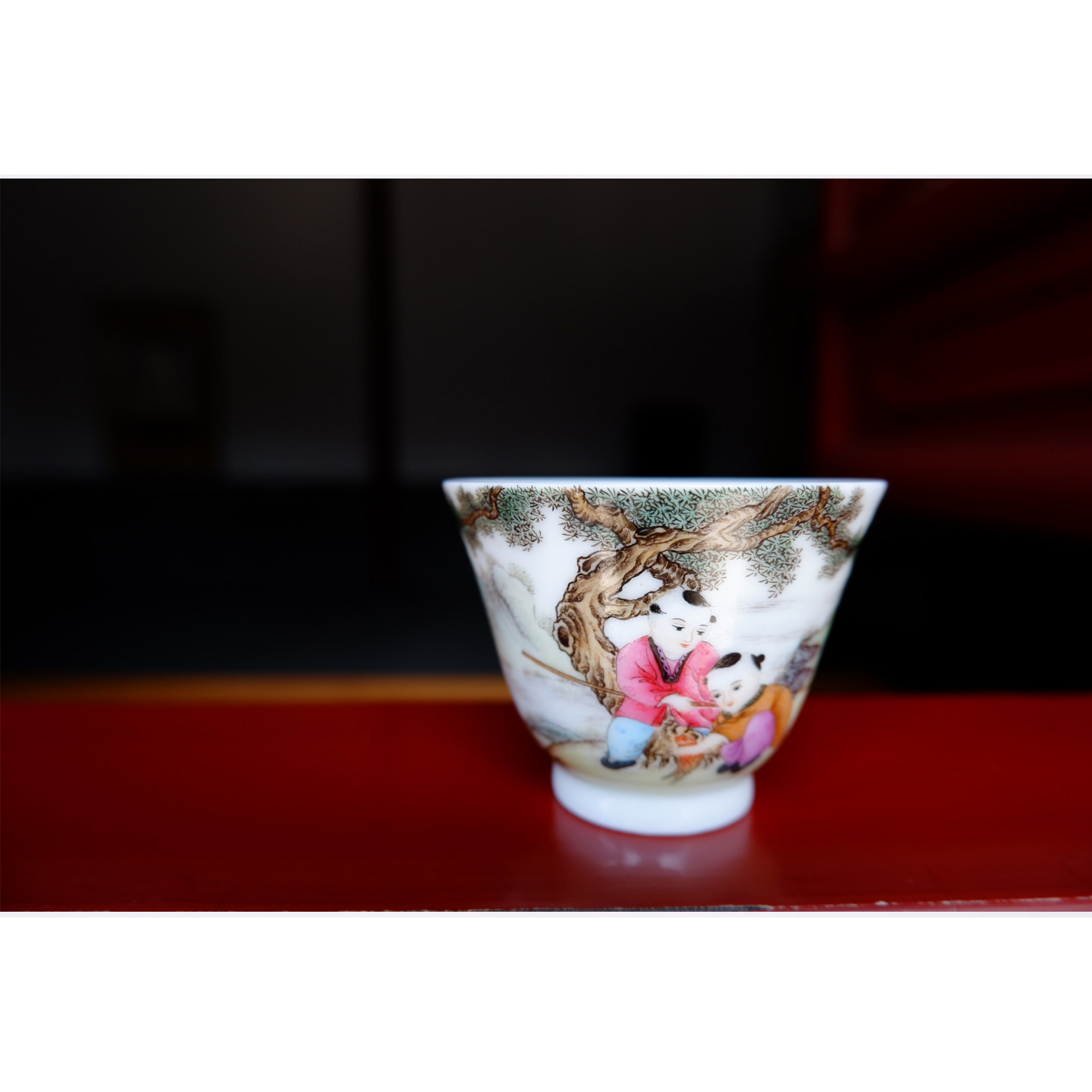 粉彩婴戏品茗杯