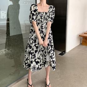 复古方领泡泡袖印花裙