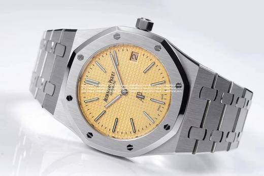 XF重磅新品：皇家橡树15202 超薄“香槟金”限量发售 市场独家 1，机芯功能：机芯调历功能与正品一致。 2，表壳厚度：8.5mm 3，表针针轴：针轴大小和正品完全一样。 商品图6