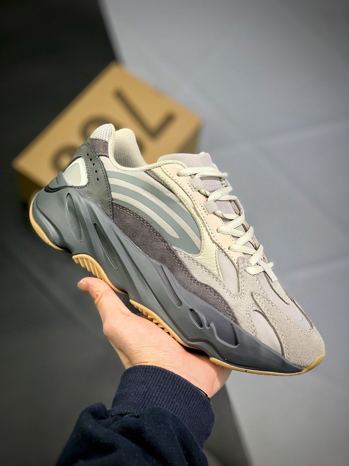 #椰子700 “火山灰棕” 男女鞋真标真爆材质 侃爷 adidas Yeezy Boost 700 V2 Tephra Raffles复古爆米花中底姥爷慢跑鞋 货号：FU7914