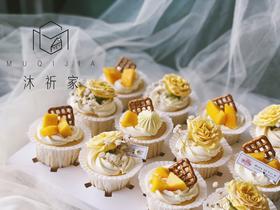 鲜花纸杯蛋糕