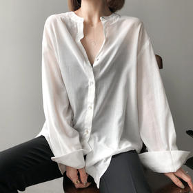 慵懒风后背开叉心机衬衫女