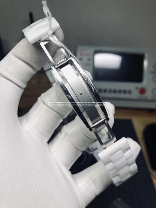 KOR 厂出品 韩版CHANEL J12香奈儿INTENSE 重置加强版，采用和正品一致的最新技术，韩国进口陶瓷加工设备，和正品一致的钢化精密陶瓷，整表和正品颜色完全相同。附带正品代购，整套包装，十年 商品图10