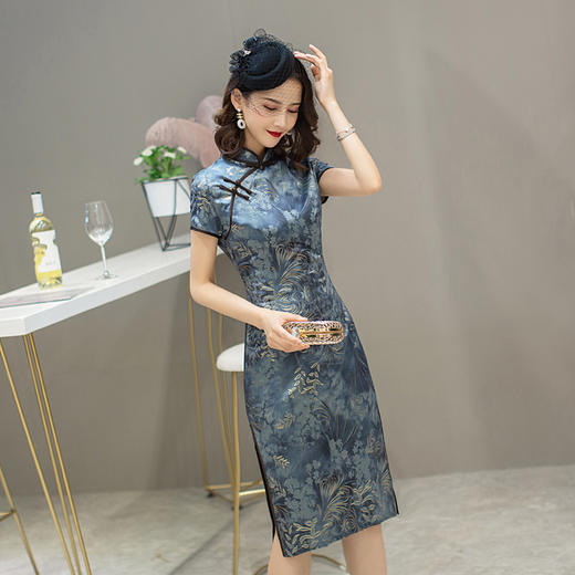 XL-9173新款复古日常中长款仿丝绸大码烫金双层旗袍 商品图1