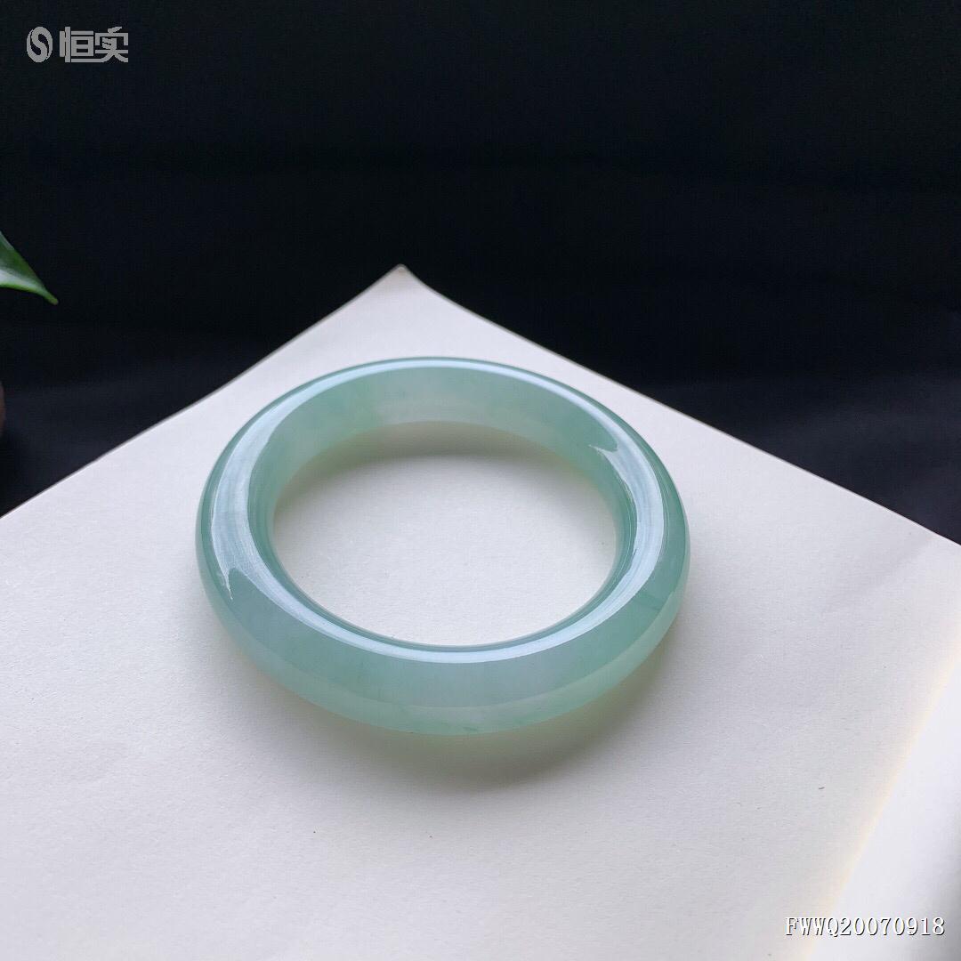 55.6mm糯种湖水绿底圆条翡翠手镯