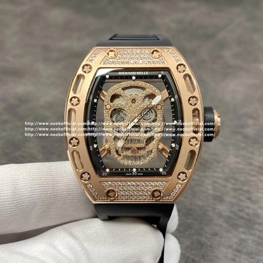 [抱拳]【 RICHARD MILLERM 】理查德米勒 52-01镂空骷髅头腕表．经典的酒桶造型壳身使用新材料氧化锆壳打造，沿用纳米防变色防磨损敖超前技术。骷髅头轮廓突出，造型霸气不羁，具有震撼人心 商品图0