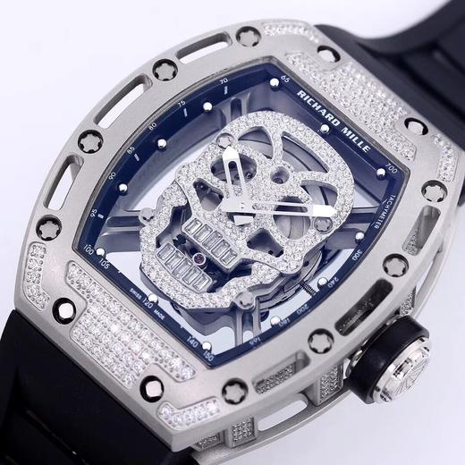[抱拳]【 RICHARD MILLERM 】理查德米勒 52-01镂空骷髅头腕表．经典的酒桶造型壳身使用新材料氧化锆壳打造，沿用纳米防变色防磨损敖超前技术。骷髅头轮廓突出，造型霸气不羁，具有震撼人心 商品图3