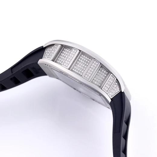 [抱拳]【 RICHARD MILLERM 】理查德米勒 52-01镂空骷髅头腕表．经典的酒桶造型壳身使用新材料氧化锆壳打造，沿用纳米防变色防磨损敖超前技术。骷髅头轮廓突出，造型霸气不羁，具有震撼人心 商品图7